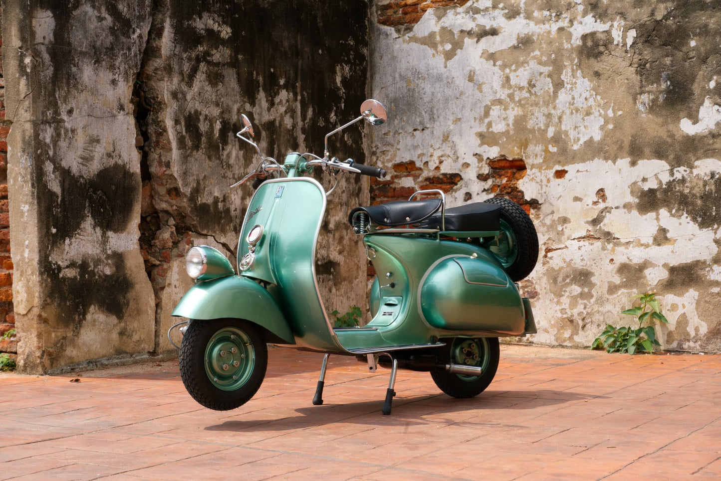 Roman Holiday Vespa 125 Fender Light Replica