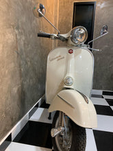Load image into Gallery viewer, Vespa Sprint
